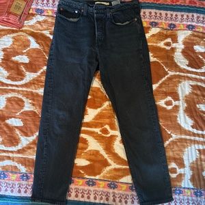 Black Levi’s wedgie cut